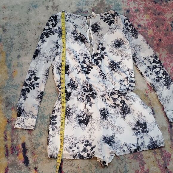 Free People Romper with Button Down Back and Long Sheer Sleeves Size S - Picture 10 of 16